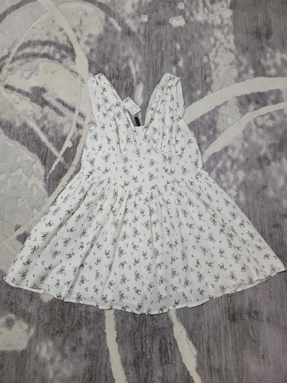 H&M White Floral V-Neck Swing Mini Dress Size XL
